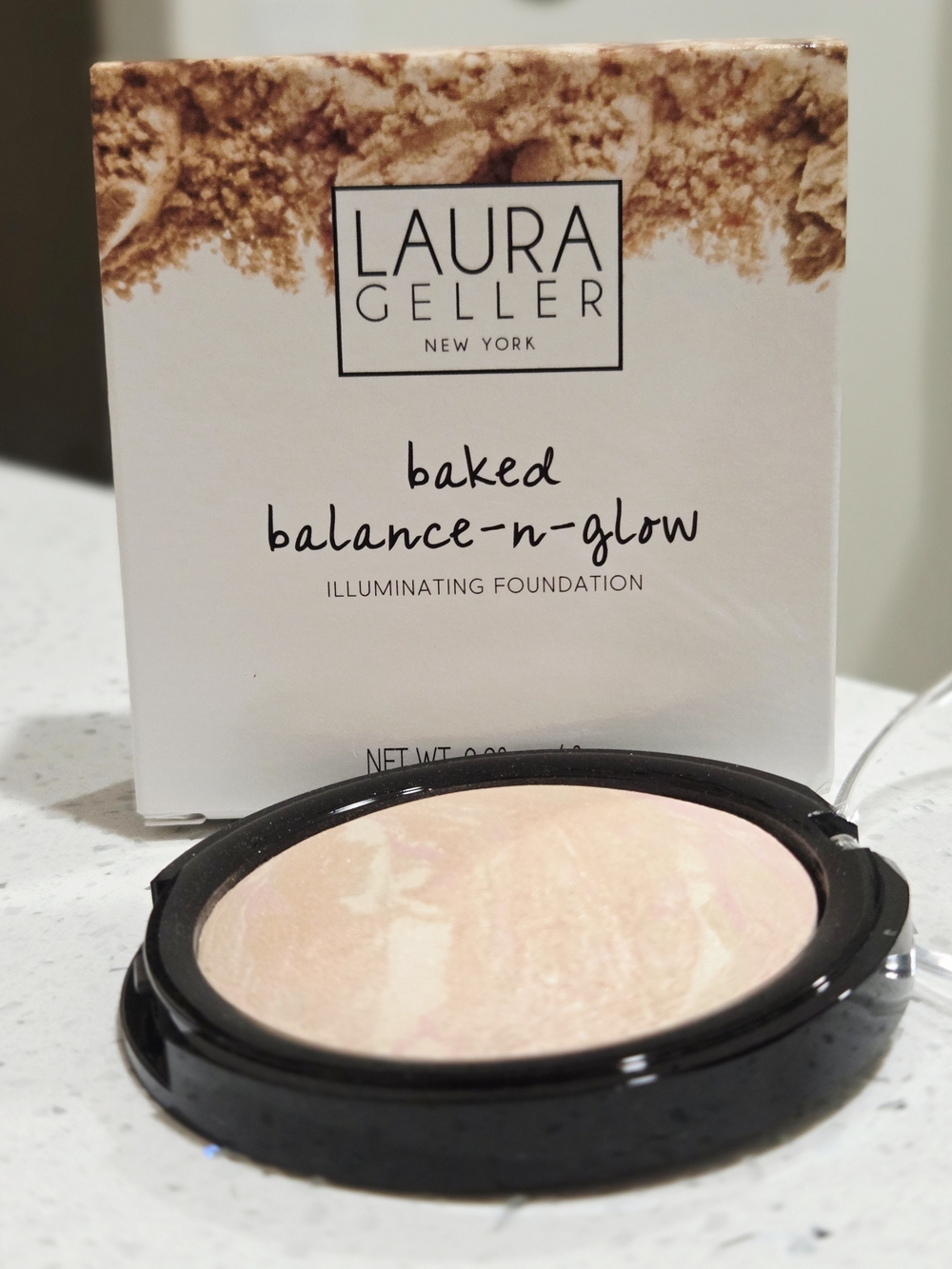 Laura Geller Baked Balance-N-Glow Illuminating Foundation - PORCELAIN